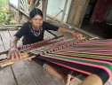 Người giữ nghề dệt làng Lung Leng