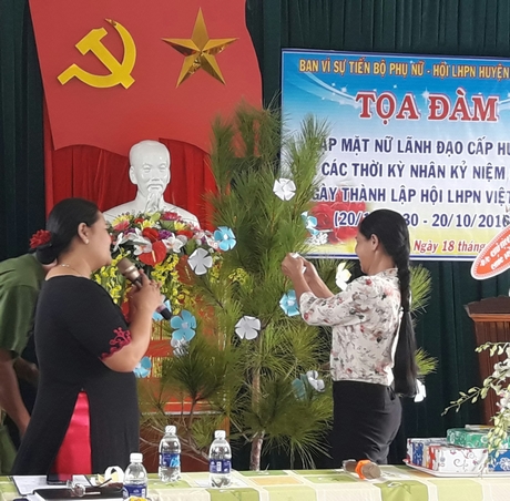 hái hoa dân chủ