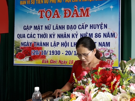 y thắm