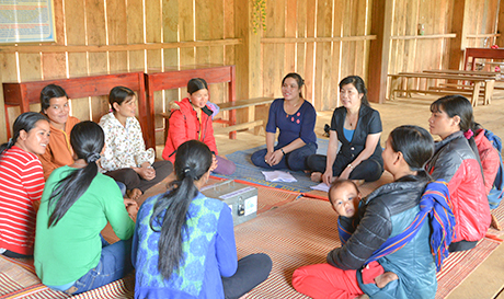 20190217150555can-bo-hoi-phu-nu-kon-plong-tro-chuyen-voi-phu-nu-thon-kon-chenh-xa-mang-canh