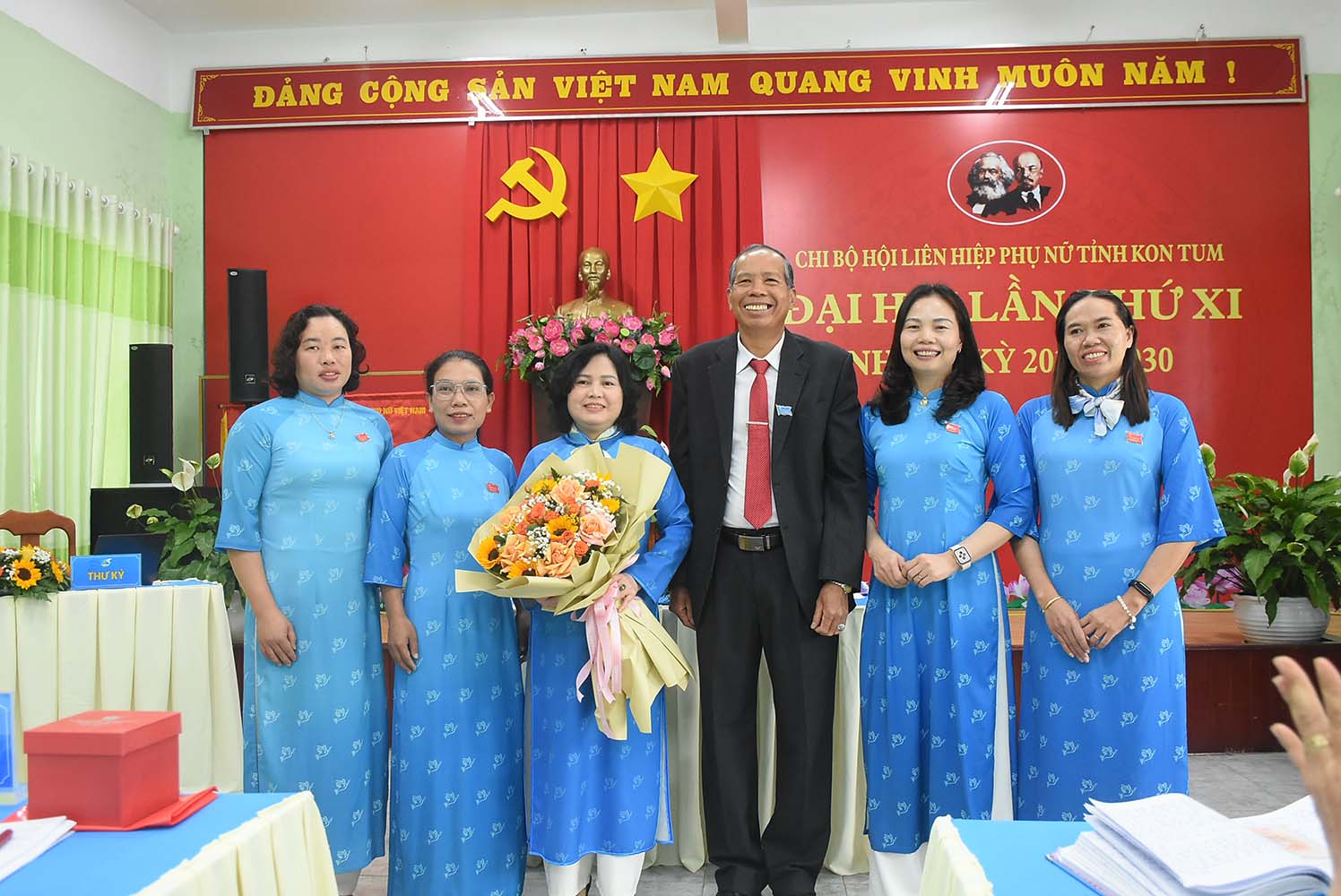 140711Cấp ủy khóa XI ra mắt